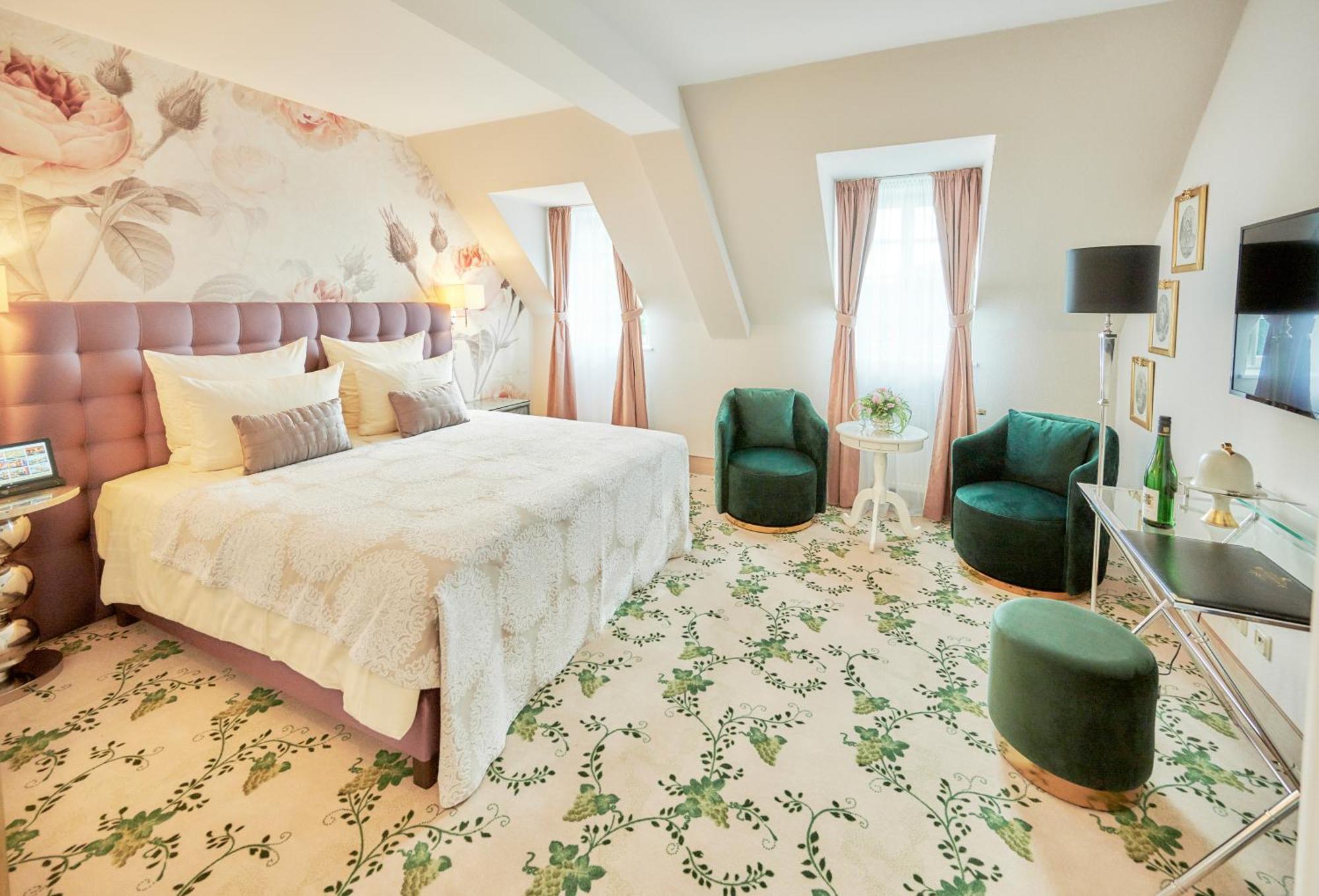 Weinromantikhotel Richtershof Мюльхайм Экстерьер фото